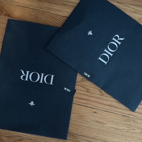 This is a Dior envelope empty - Picture 3 of 3